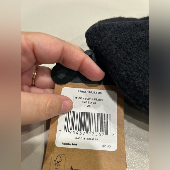 The North Face Women's City Plush Beanie Hat TNF Black NWT Buttery Soft - Picture 3 of 7